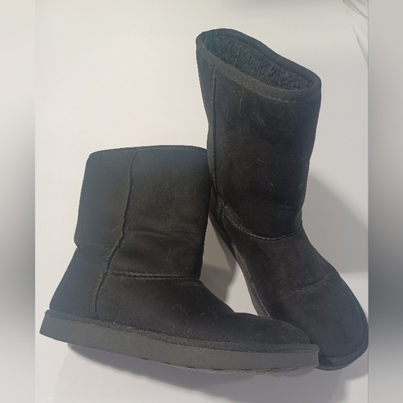 Women's Black Winter Boots - Picture 2 of 3
